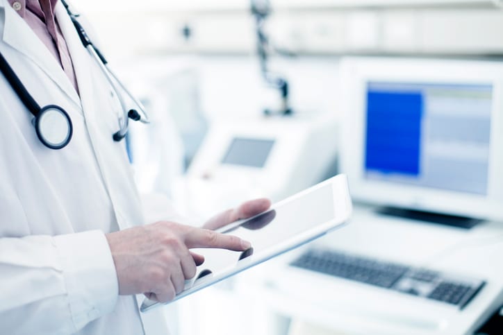 USMS | US Medical Systems | Doctor using digital tablet in hospital